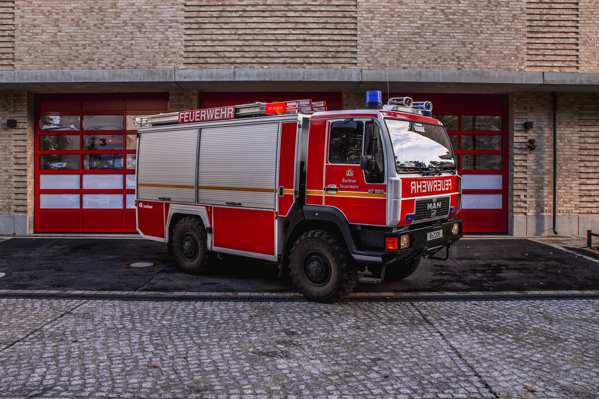 Tanklöschfahrzeug TLF 16 / 24